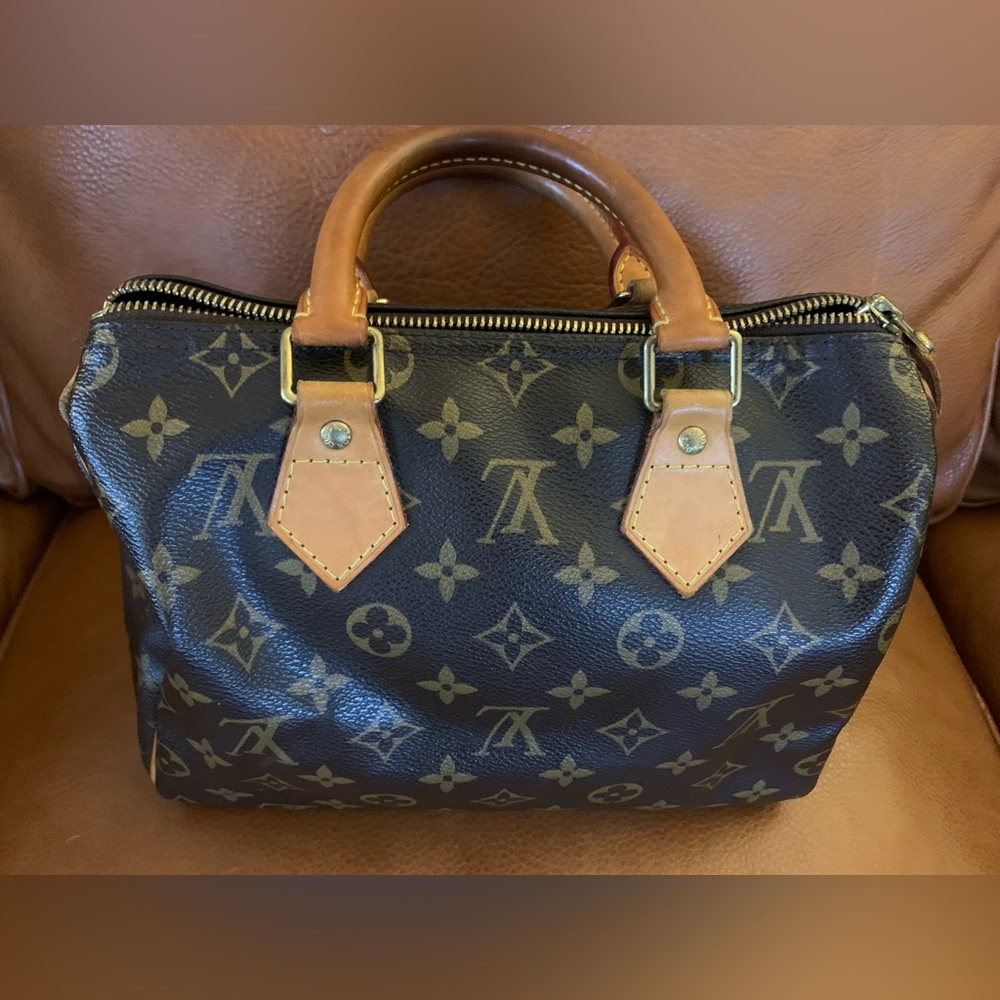 Louis Vuitton Brown Monogram Speedy 25 bag *authentic*